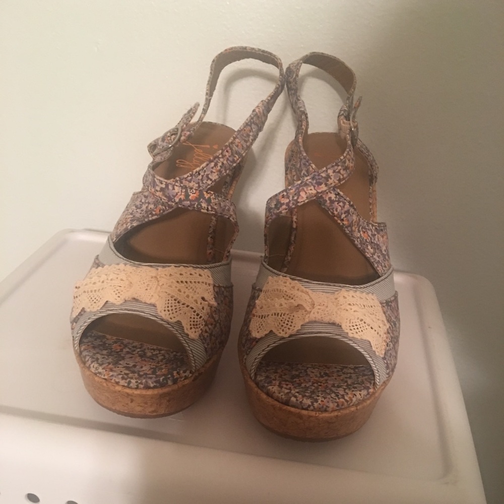 👠👠NWOT JELLYPOP - FELDEN WEDGE SANDALS, FLORAL👠